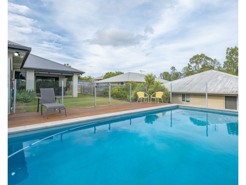 3 Parkview Close, Southside QLD 4570