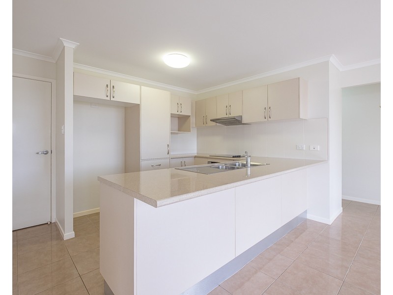 2/3 Bond Drive, Southside QLD 4570