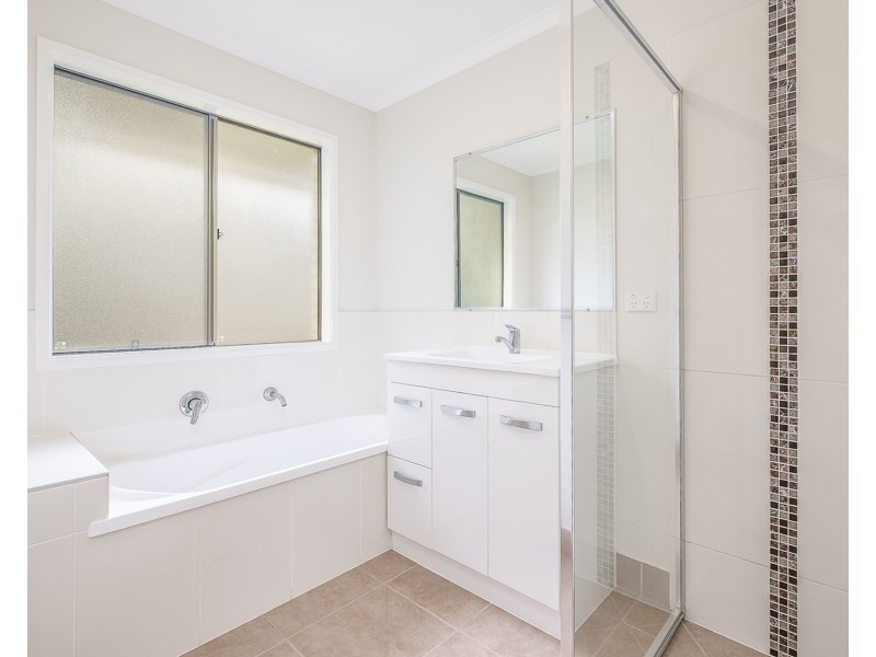2/3 Bond Drive, Southside QLD 4570