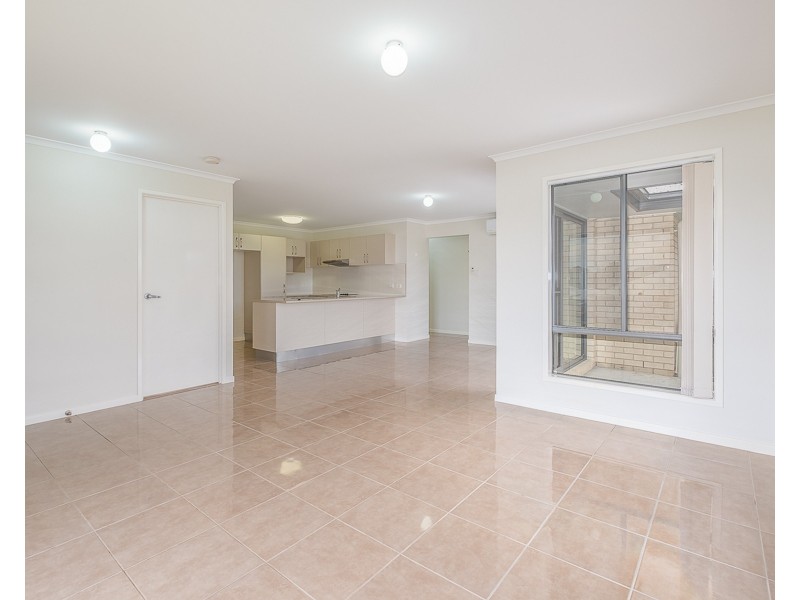 2/3 Bond Drive, Southside QLD 4570