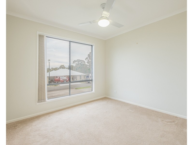 2/3 Bond Drive, Southside QLD 4570