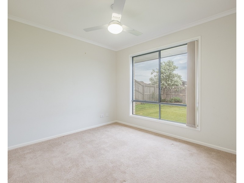 2/3 Bond Drive, Southside QLD 4570