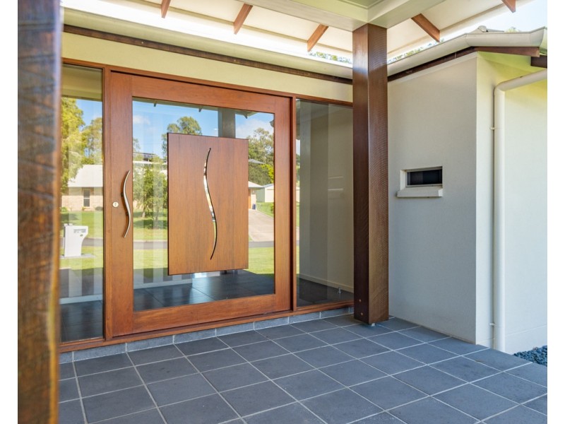 14 Deakin Court, Southside QLD 4570