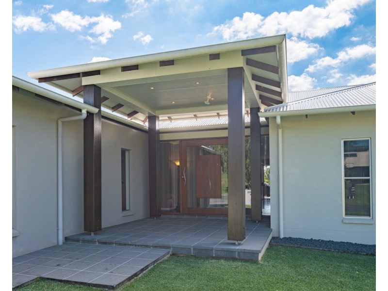 14 Deakin Court, Southside QLD 4570