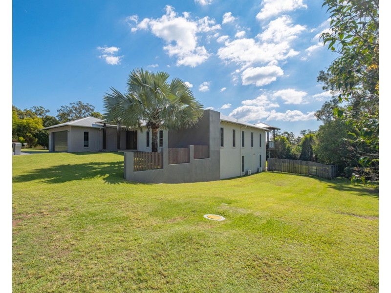 14 Deakin Court, Southside QLD 4570
