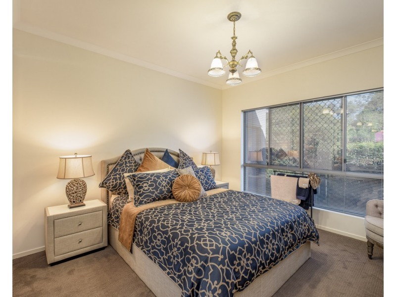 14 Deakin Court, Southside QLD 4570