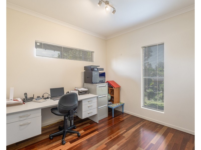 14 Deakin Court, Southside QLD 4570