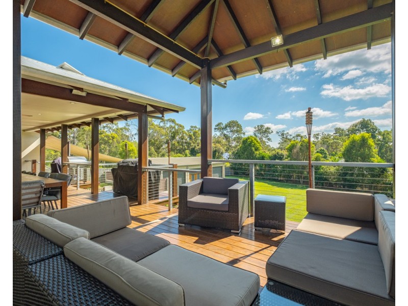 14 Deakin Court, Southside QLD 4570