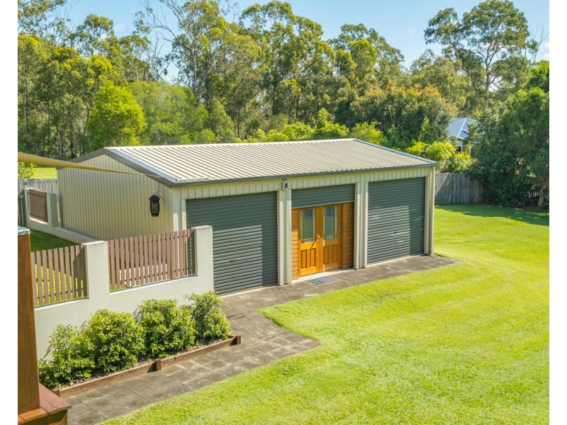 14 Deakin Court, Southside QLD 4570