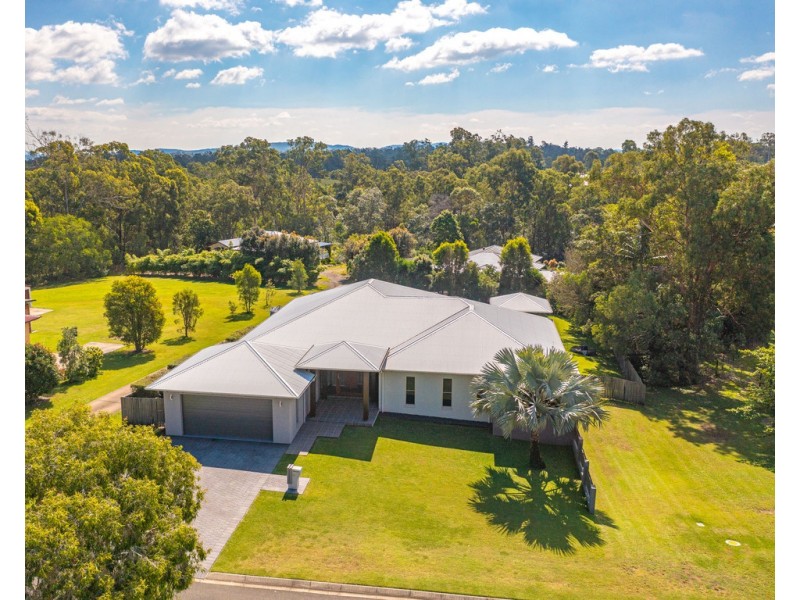 14 Deakin Court, Southside QLD 4570