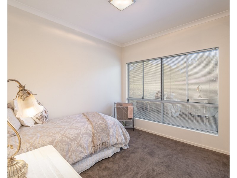 14 Deakin Court, Southside QLD 4570