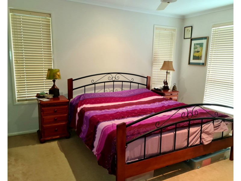 6 Mayfair Drive, Southside QLD 4570