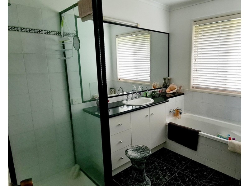 6 Mayfair Drive, Southside QLD 4570