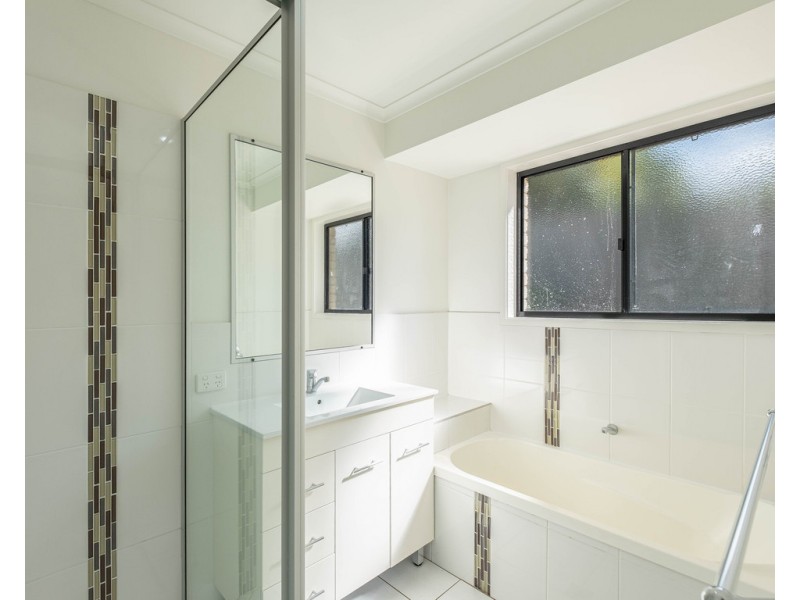 2 Gardenia Court, Southside QLD 4570