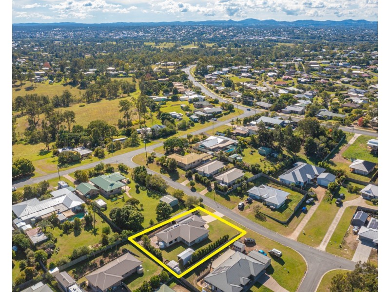 2 Gardenia Court, Southside QLD 4570