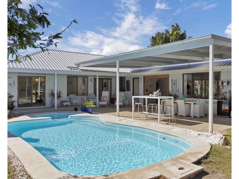 129 Gympie Road, Tin Can Bay QLD 4580