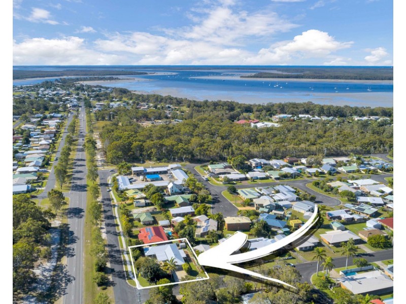 129 Gympie Road, Tin Can Bay QLD 4580