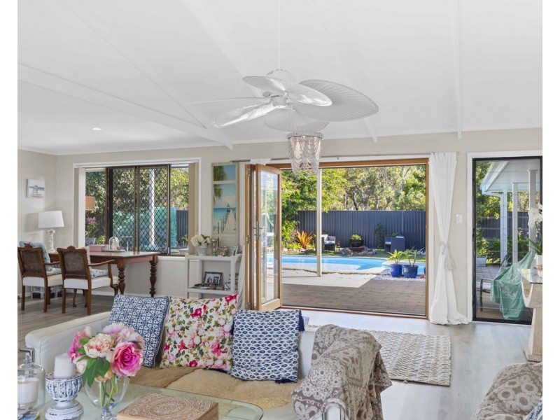 129 Gympie Road, Tin Can Bay QLD 4580