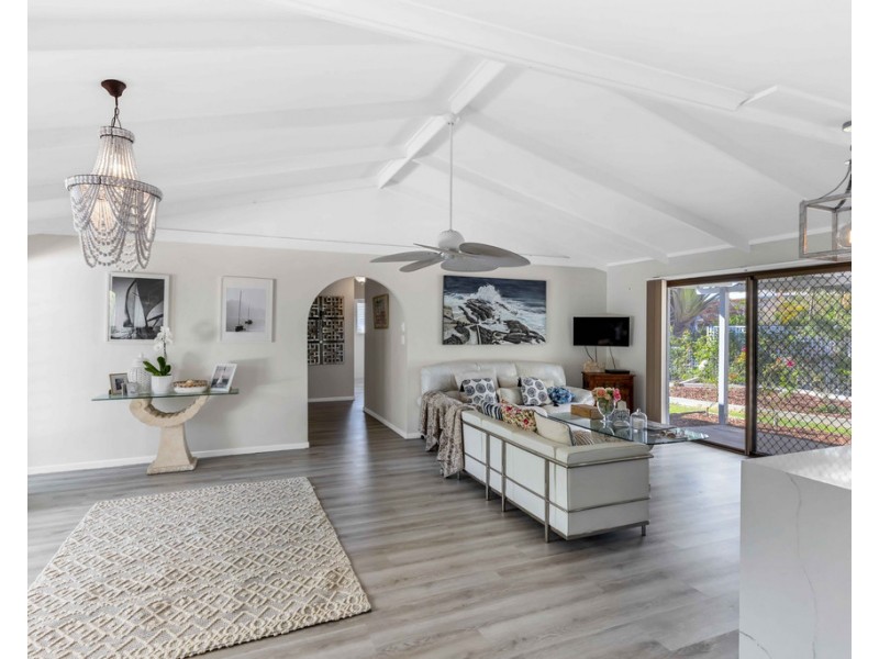 129 Gympie Road, Tin Can Bay QLD 4580