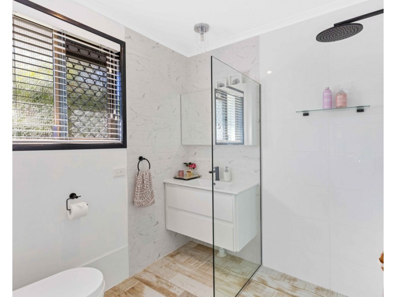 129 Gympie Road, Tin Can Bay QLD 4580