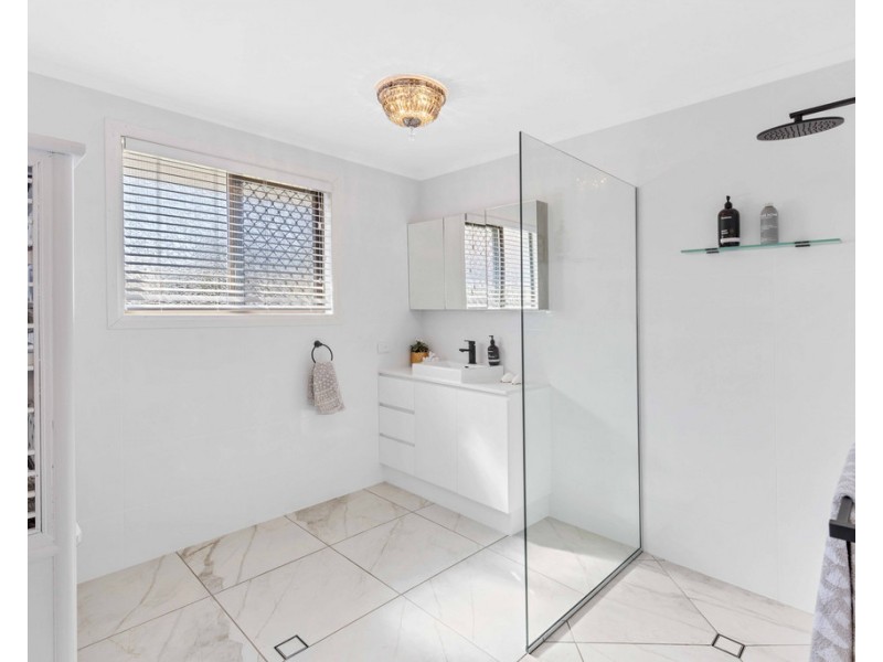 129 Gympie Road, Tin Can Bay QLD 4580