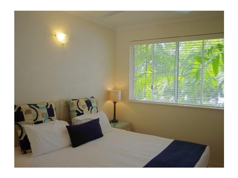204/6 Triton St, Palm Cove QLD 4879