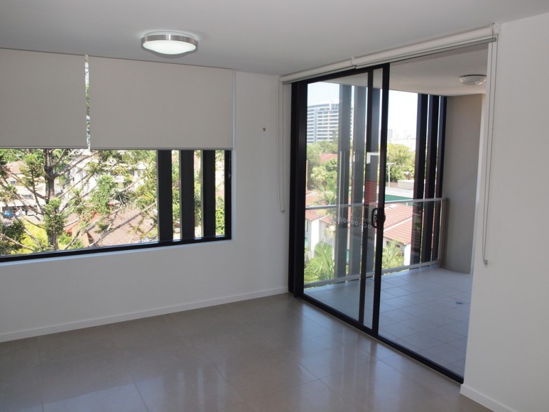 43 Lenneberg Street, Southport QLD 4215