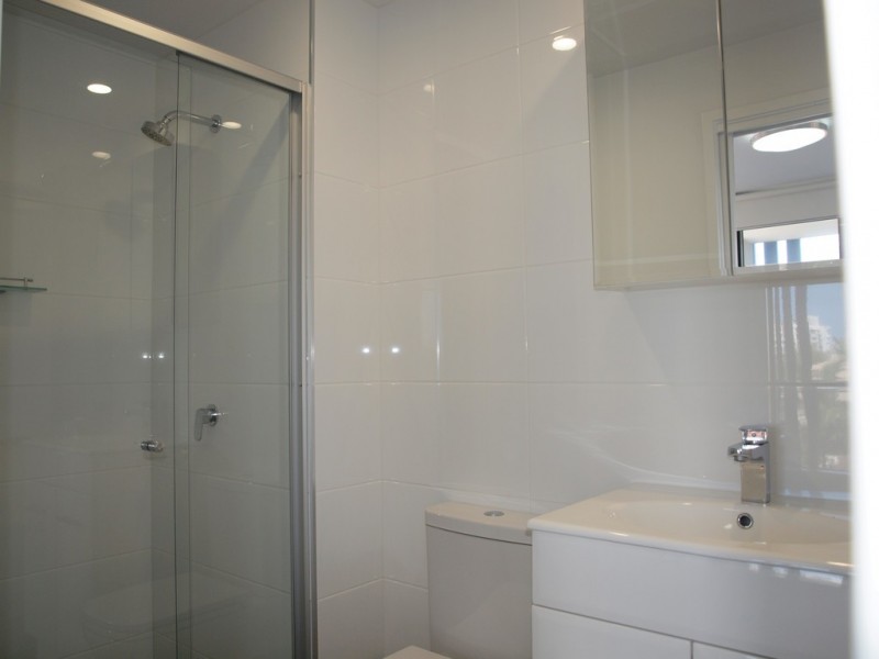 43 Lenneberg Street, Southport QLD 4215