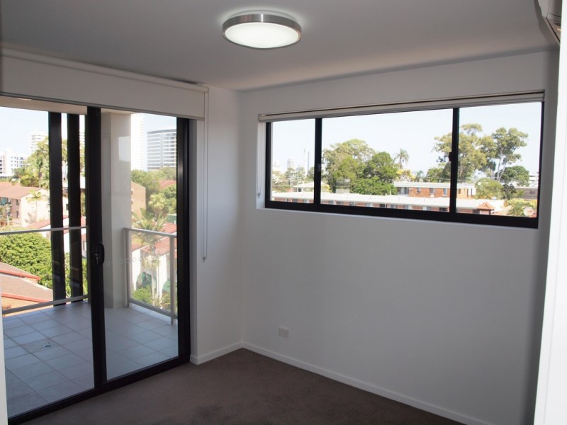 43 Lenneberg Street, Southport QLD 4215