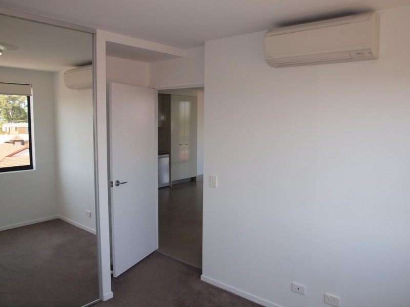 43 Lenneberg Street, Southport QLD 4215