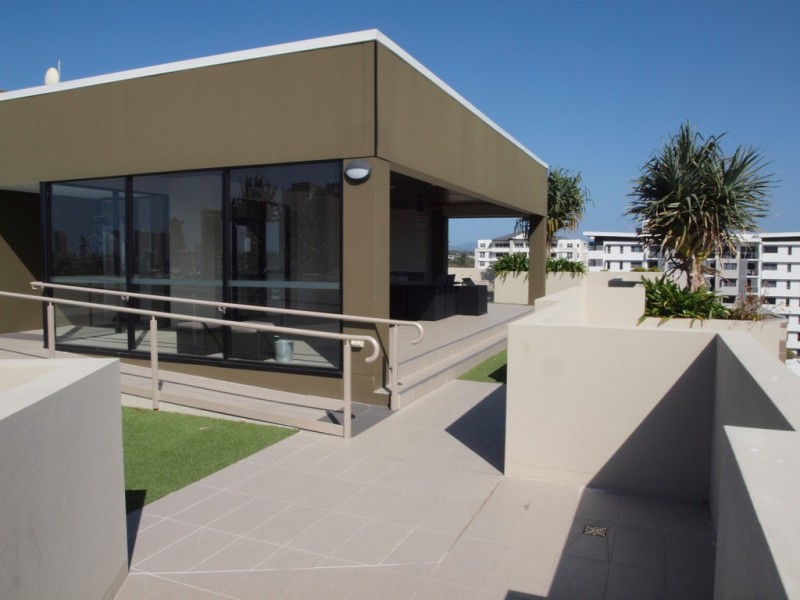 43 Lenneberg Street, Southport QLD 4215