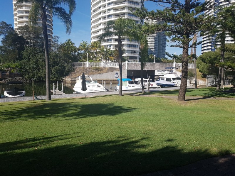 29/ 37 Bayview street, Runaway Bay QLD 4216