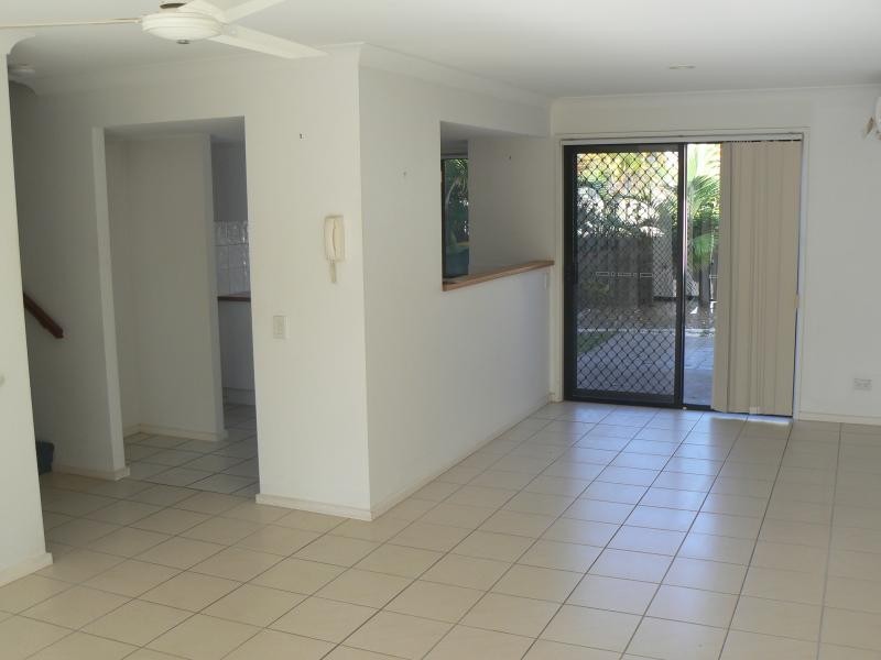 1 Gentian Drive, Arundel QLD 4214