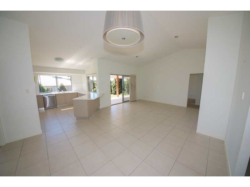15 Bright Ct, Burnside QLD 4560