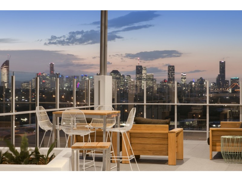 2063/123 Cavendish Road, Coorparoo QLD 4151