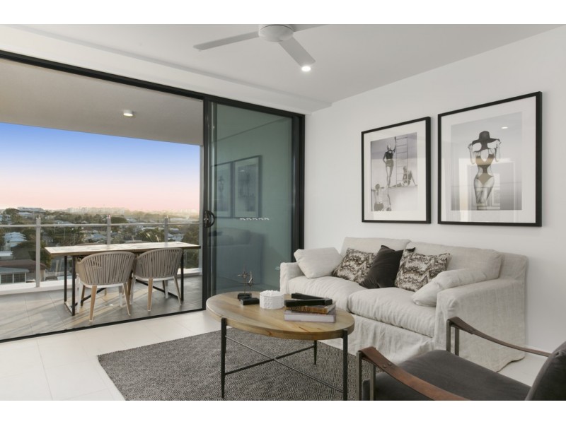 2063/123 Cavendish Road, Coorparoo QLD 4151