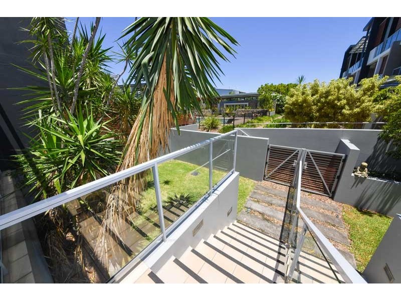 20/43 LOVE, Bulimba QLD 4171