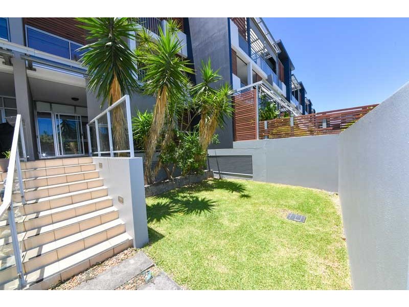 20/43 LOVE, Bulimba QLD 4171