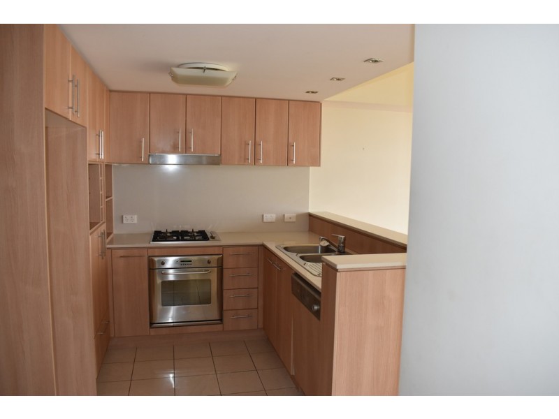 50 Marine Pde, Southport QLD 4215