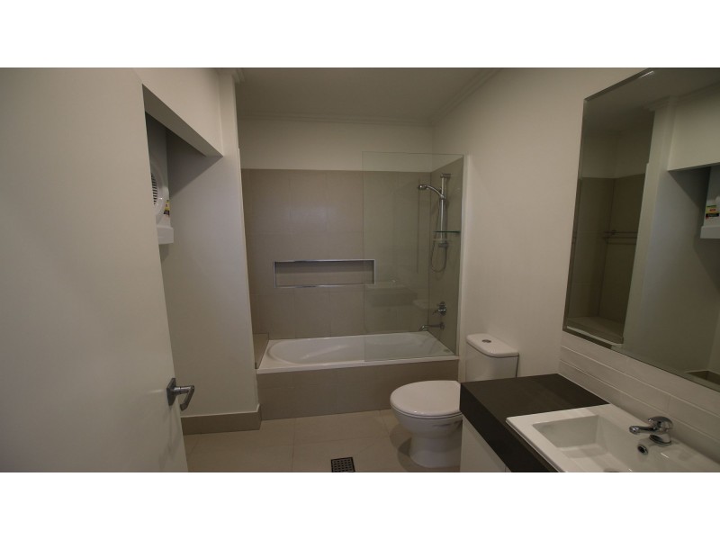 16/42 Stadium Drive, Robina QLD 4226