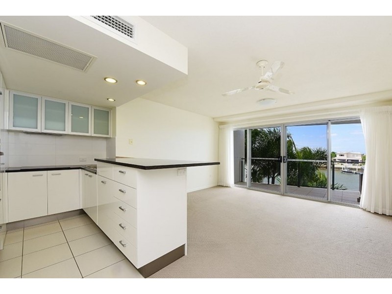 12/57 Grand Parade, Kawana Island QLD 4575