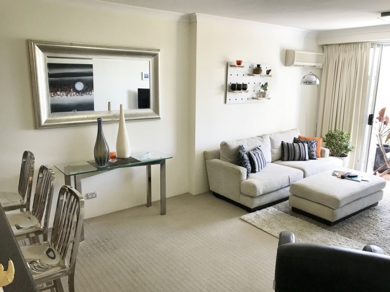 2027/2633 Gold Coast Highway, Broadbeach QLD 4218