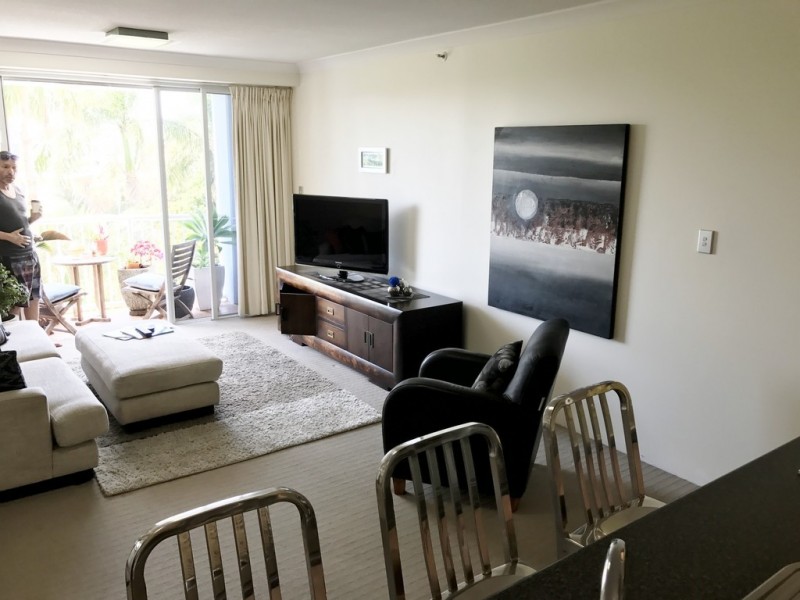 2027/2633 Gold Coast Highway, Broadbeach QLD 4218