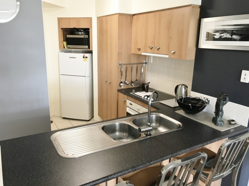 2027/2633 Gold Coast Highway, Broadbeach QLD 4218