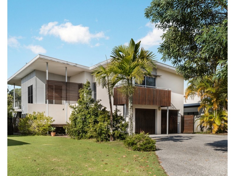 1 Tytherleigh Lane, Pelican Waters QLD 4551
