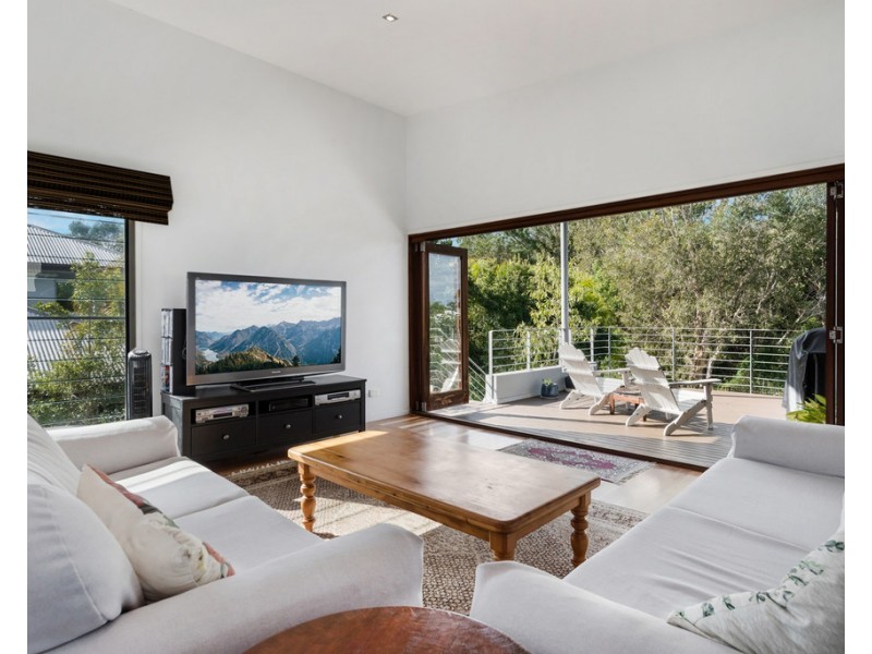 1 Tytherleigh Lane, Pelican Waters QLD 4551