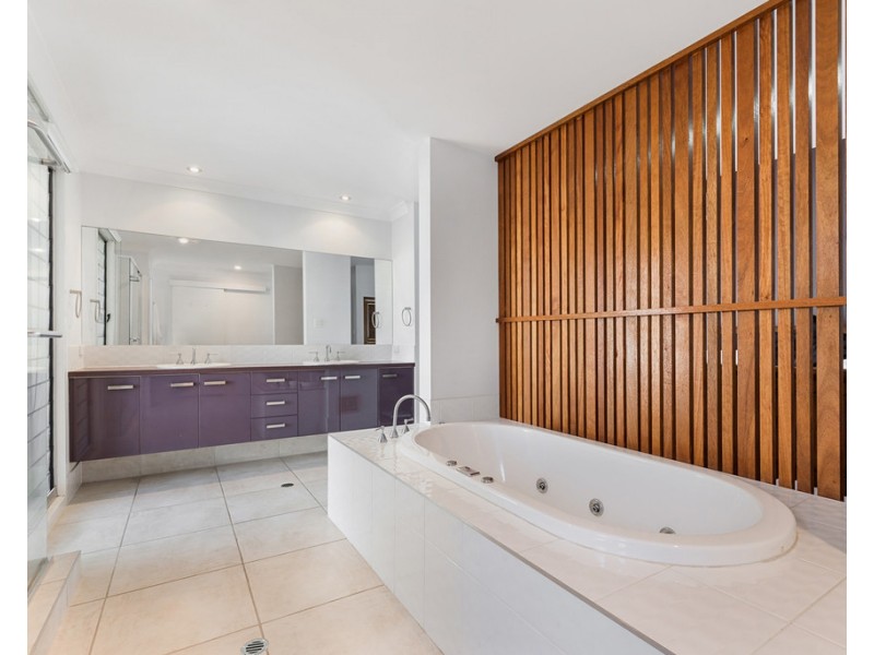 1 Tytherleigh Lane, Pelican Waters QLD 4551