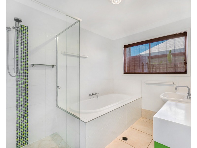 1 Tytherleigh Lane, Pelican Waters QLD 4551