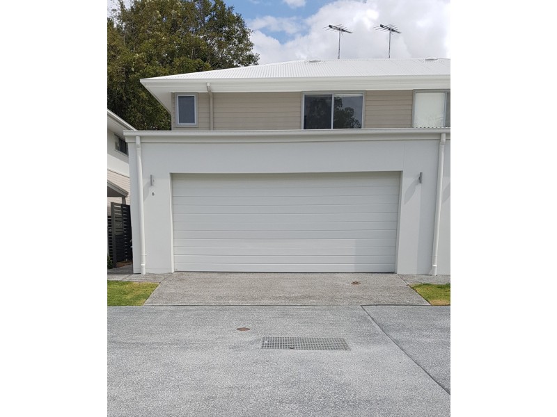 8 20 Eminence Lane, Bridgeman Downs QLD 4035