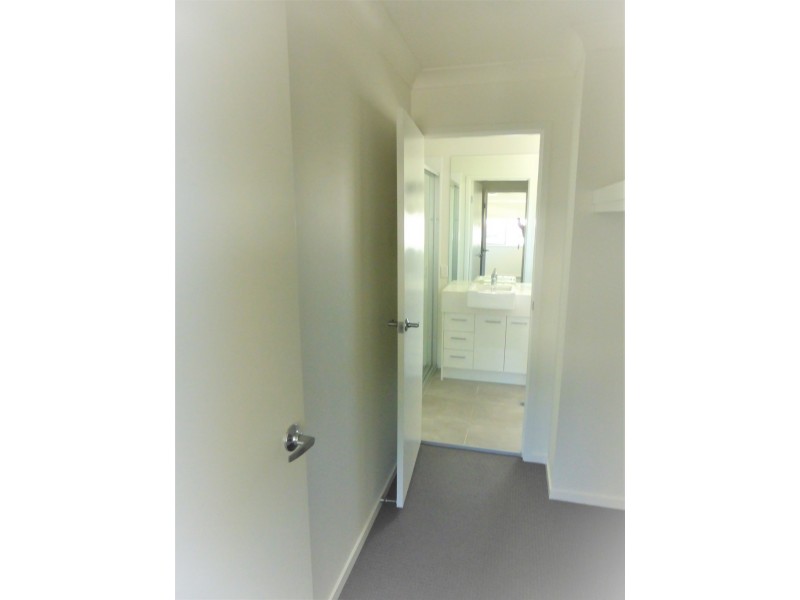 20 Eminence Lane, Bridgeman Downs QLD 4035